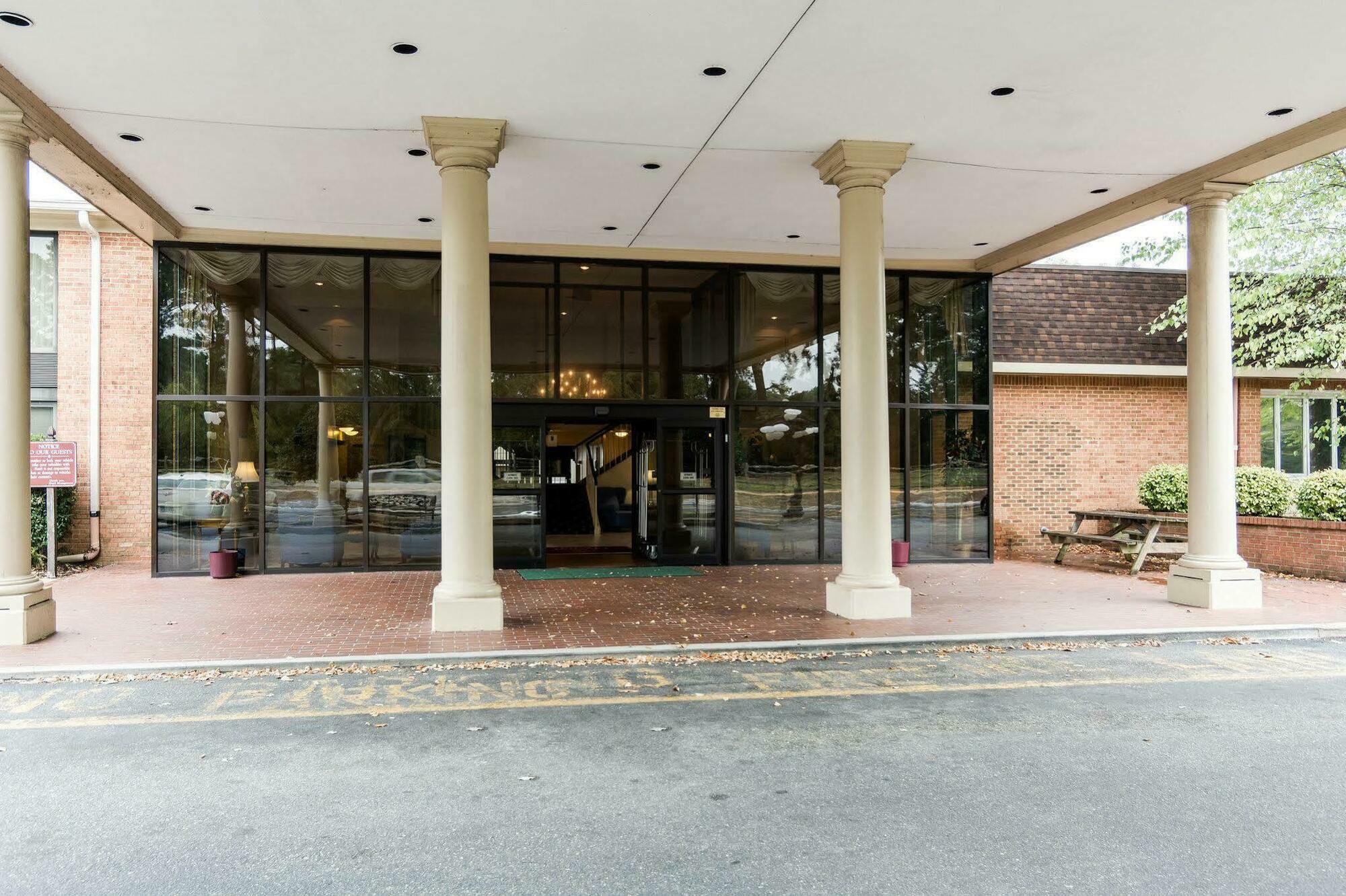 Best Western Williamsburg Historic District Exteriör bild